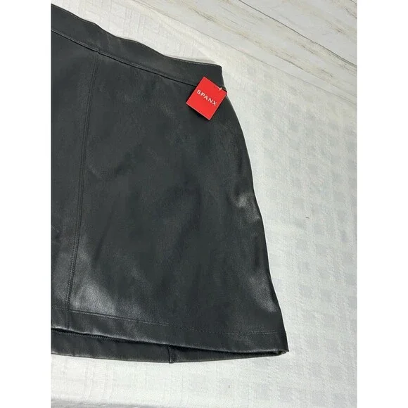 NEW! NWT! SPANX Size XL Black FAUX LEATHER Pull On Skort Skirt SHORTS LINED